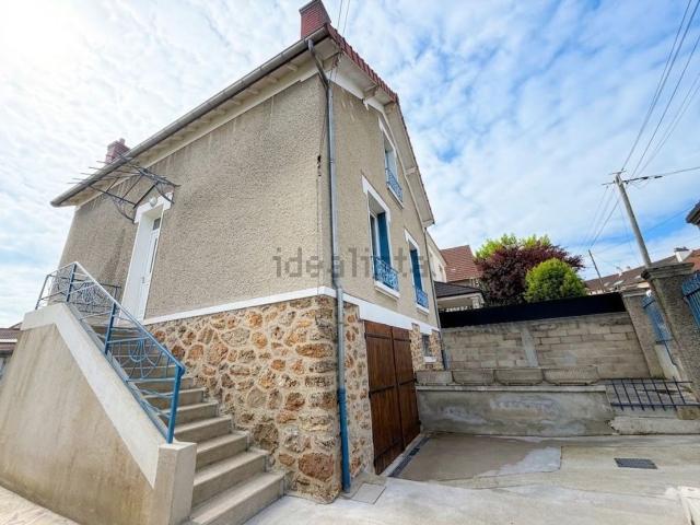 Maison vente à Place Nelson Mandela, Ris-Orangis