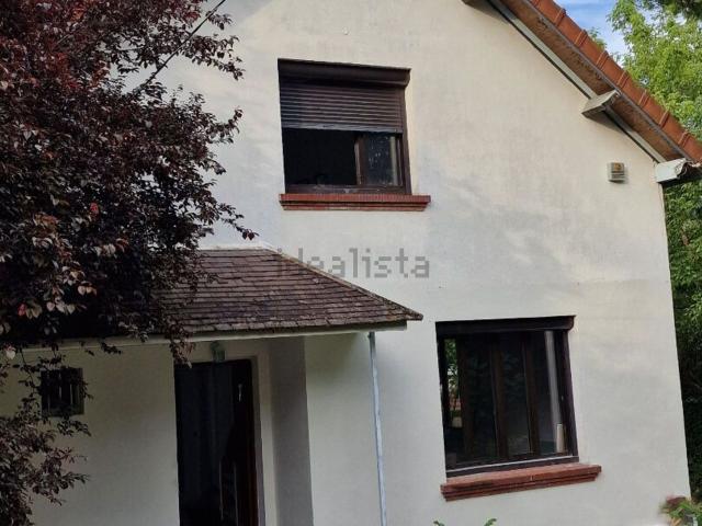 Maison vente à Place Nelson Mandela, Ris-Orangis