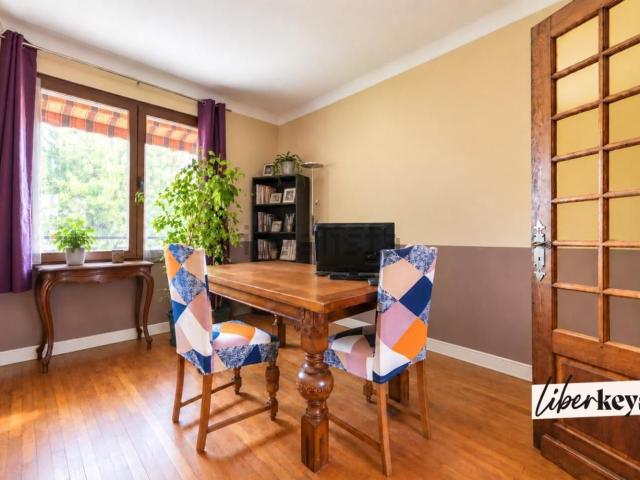 Maison vente à Place Nelson Mandela, Ris-Orangis