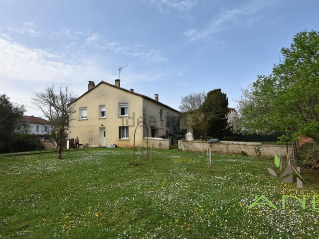Maison vente à La Rochefoucauld, La Rochefoucauld-en-Angoumois