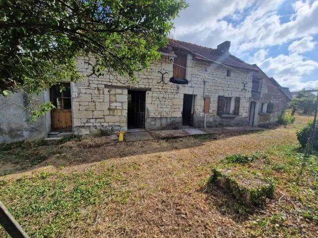 Maison vente à Les Vignes du Bourg, Roiffé