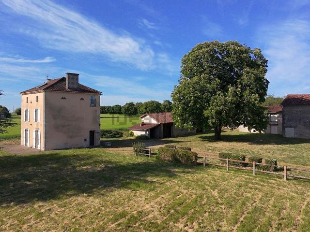 Maison vente à Ruffec, Charente