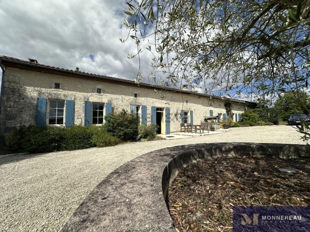 Maison vente à Plumejaud, Saint-Ciers-Champagne