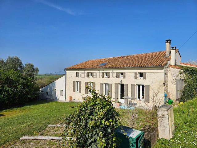 Maison vente à La Haute Côte, Saint-Dizant-du-Gua