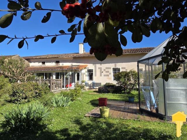 Maison vente à Les Traversis, Saint-Dizant-du-Gua