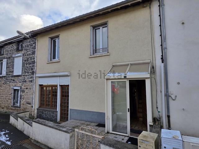 Maison vente à Berzet, Saint-Genès-Champanelle