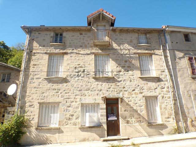 Maison vente à Intres, Saint-Julien-d'Intres