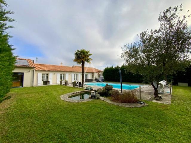 Maison vente à Saint-Jean-d'Angély, Saint-savinien