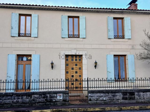 Maison vente à Les Rossignol, Saint-Symphorien