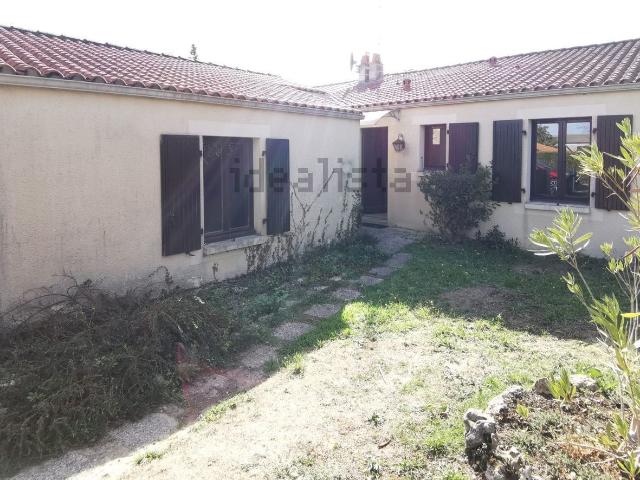 Maison vente à La Roue, Saintes