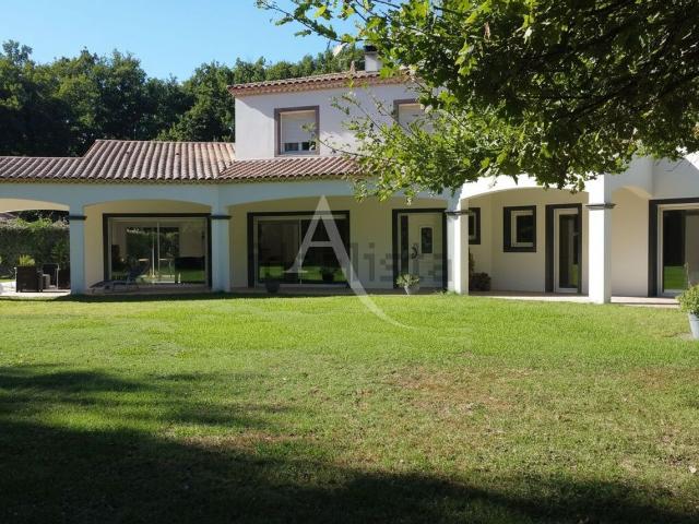 Maison vente à Champ de l'Étourneau, Saintes