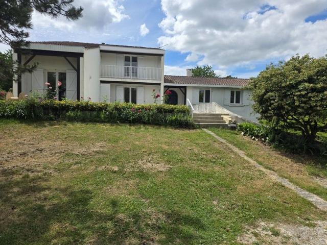 Maison location à Saint-Vivien, Saintes