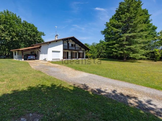 Maison vente à Thiot, Salles