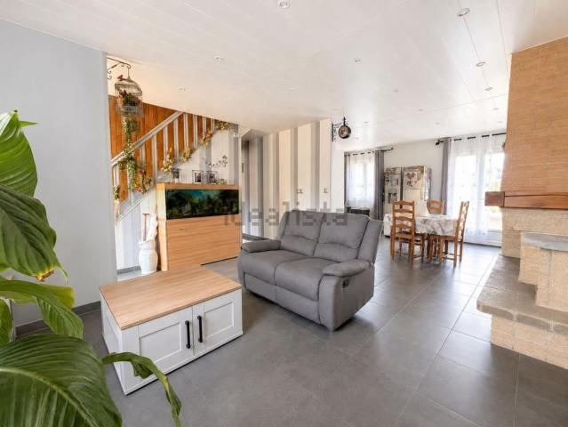 Maison vente à Mont Bénard, Savignies
