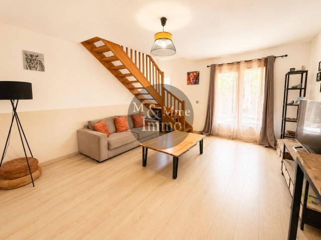 Maison location à Lotissement la Cabassude, Trets