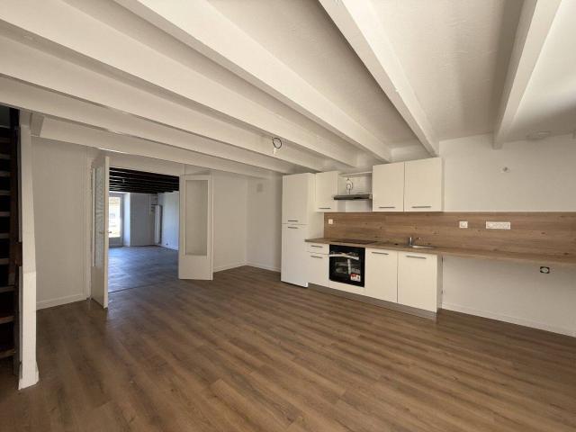 Maison location à Les Vallades, Salles-d'Angles