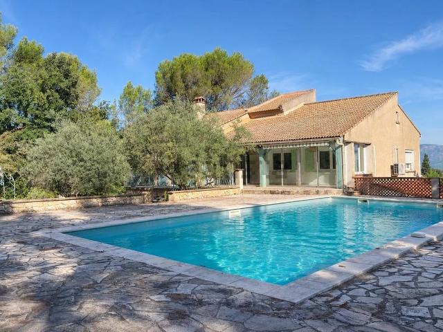 Maison location à Lotissement Sainte Victoire, Trets