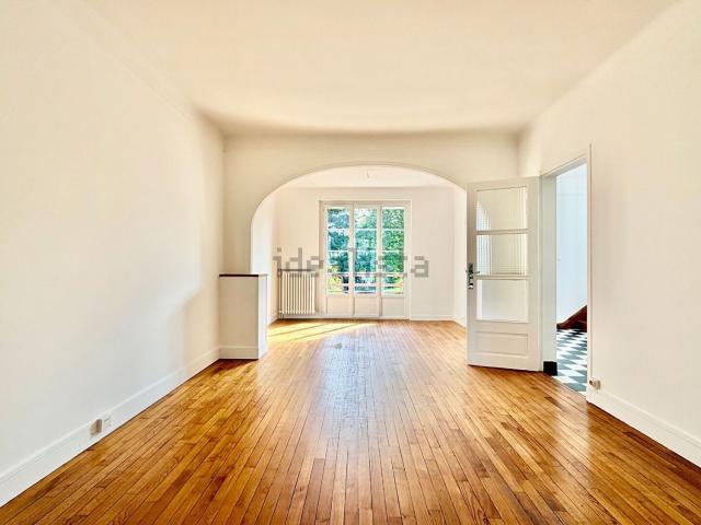 Maison location à Le Village, Vélizy-Villacoublay