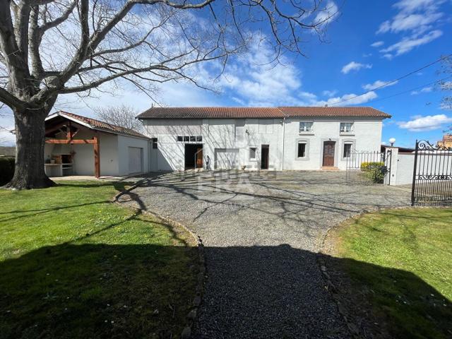 Maison vente à Place de la Liberté, Villecomtal-sur-Arros