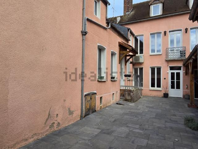 Maison vente à Villeneuve-l'Archevêque, Yonne