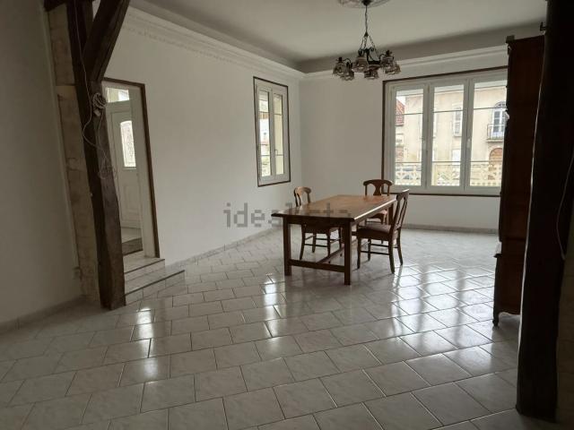 Maison vente à Villeneuve-l'Archevêque, Yonne
