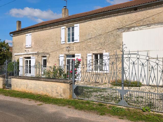 Maison vente à Saint-Macoux, Val-de-Comporté