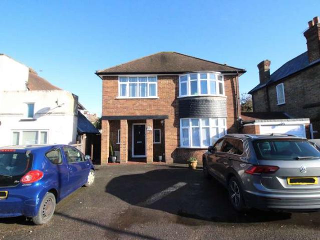 Maisonette for sale in Worcester Park, Greater London