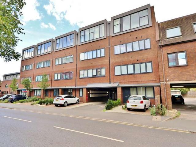 Maisonette for sale in Horsell, Woking
