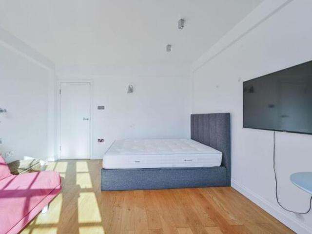 Studio for rent in Cat Hill