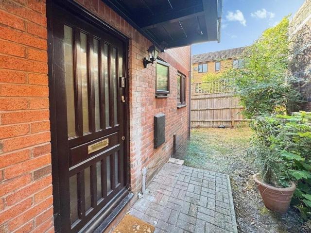 Flat for sale in Castlefield, Cressex