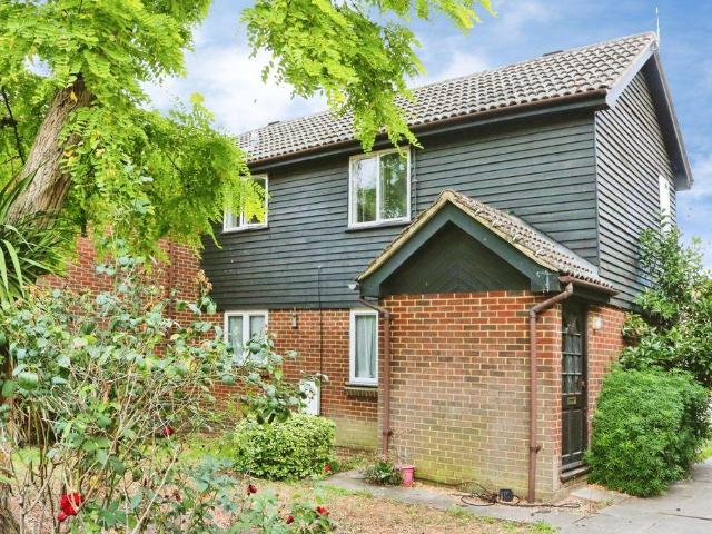 Flat for sale in Colnbrook, Slough