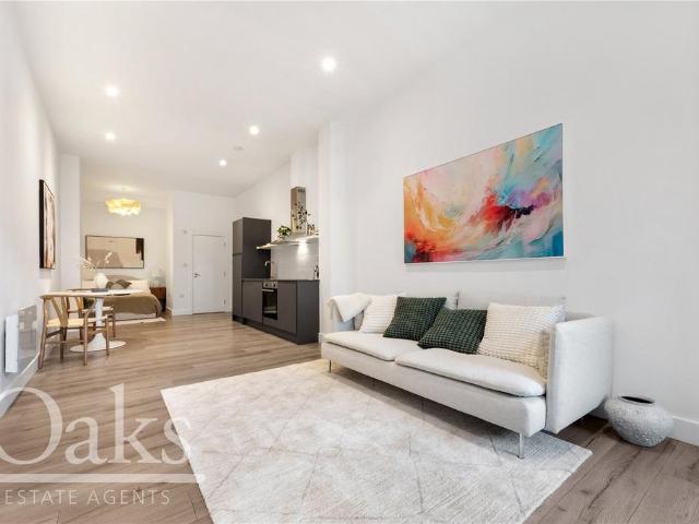 Flat for rent in London Borough of Croydon, Isle Of Man