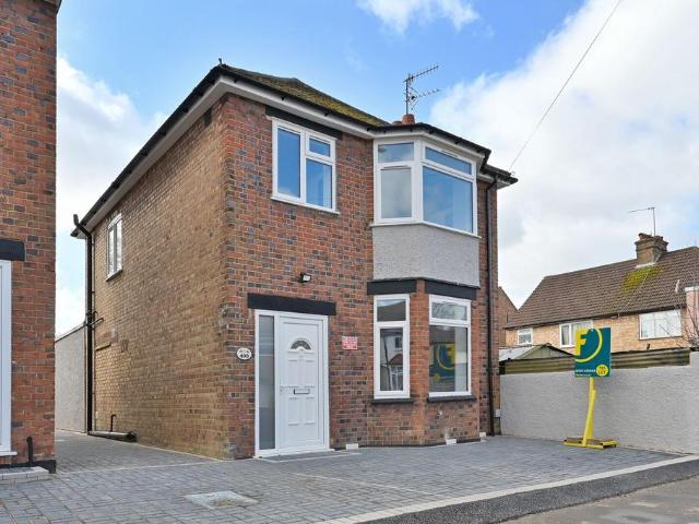 Flat for rent in Holywell Estate, North Watford