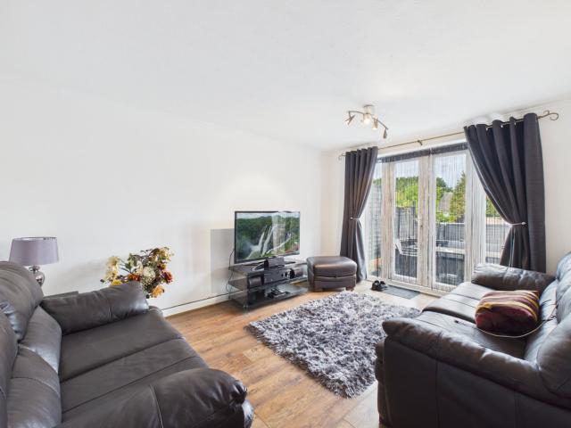 House for rent in Heol-las, Surrey