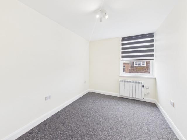 House for rent in Heol-las, Surrey