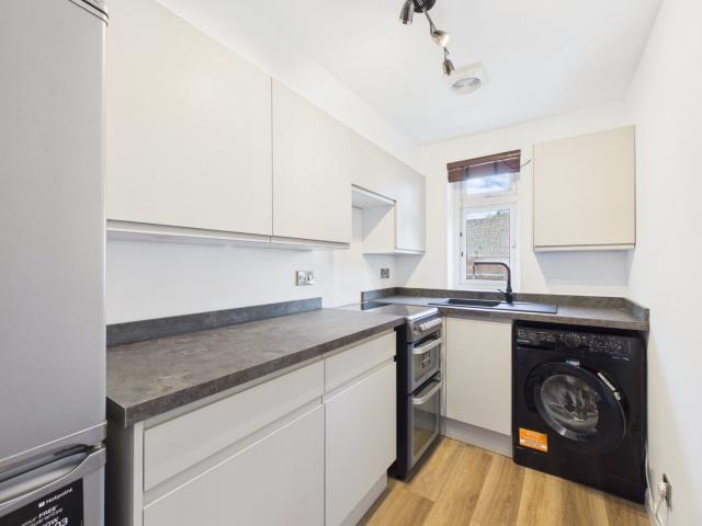 House for rent in The Crescent, Farnborough