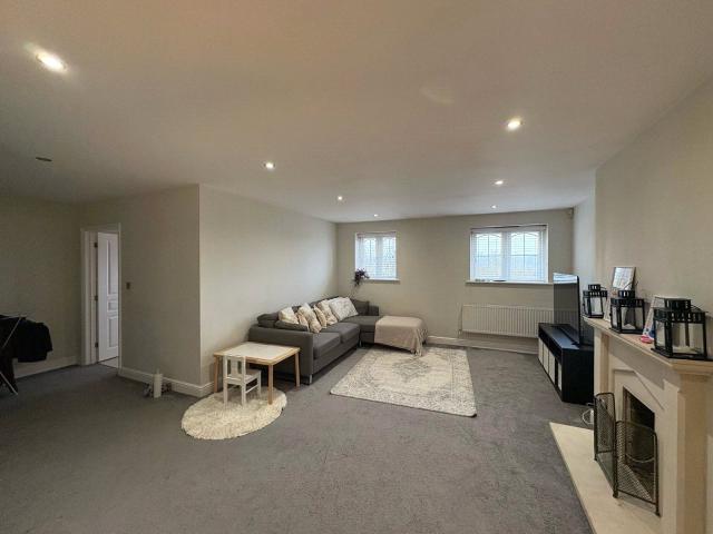 House for rent in Cranbourne, Winkfield