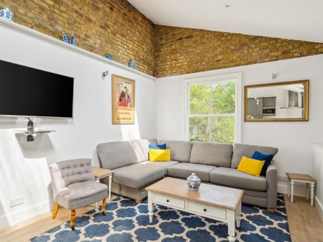 Apartment for rent in Mortlake, Greater London