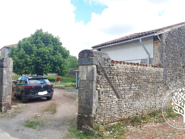 Maison vente à Saint-Jean-d'Angély, Asnières-la-giraud