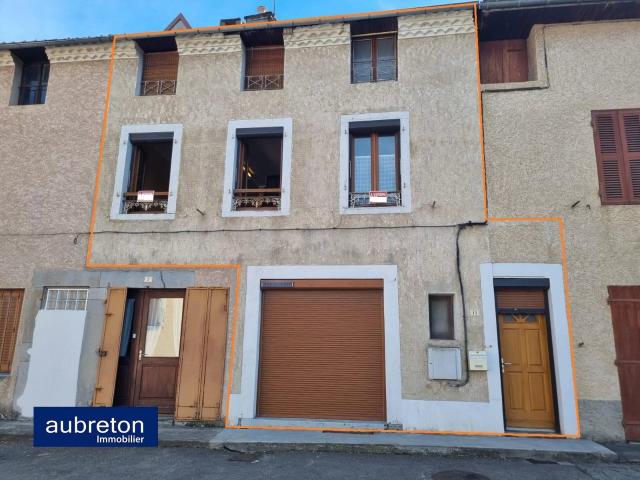 Maison vente à Grenoble, Corps