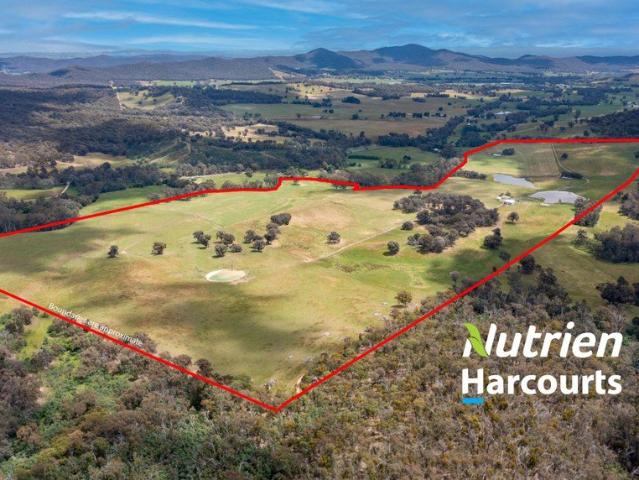 Cottage for sale in Whorouly South, Victoria