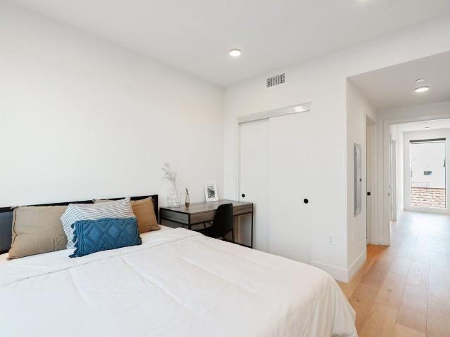Apartment for rent in Canoga Park, California