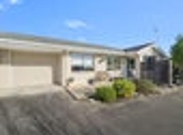 Apartment for sale in Canterbury