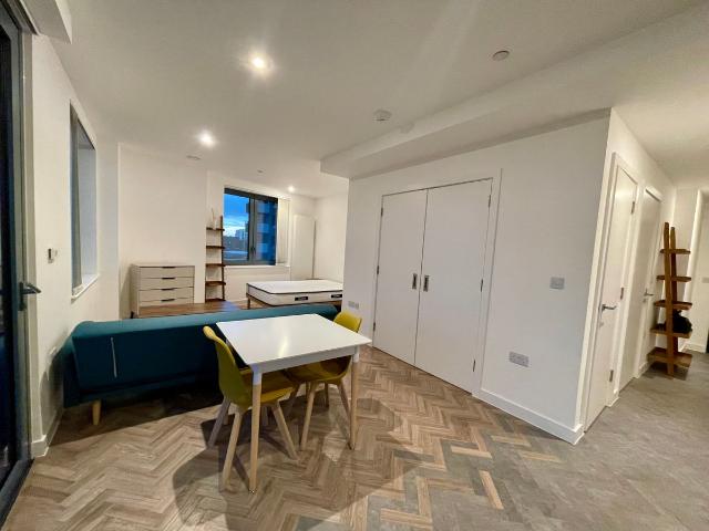Apartment for rent in Bromley-by-Bow, Poplar Grove