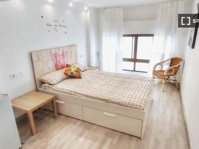 Apartamento en alquiler en Carretera de Cádiz, Málaga-Costa del Sol