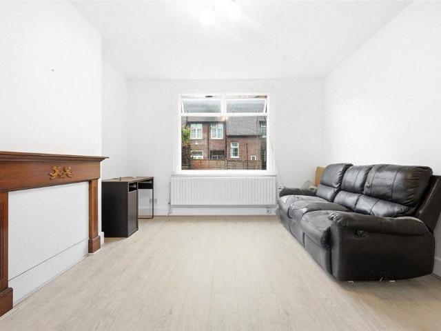 House for rent in Poplar Grove, Greater London