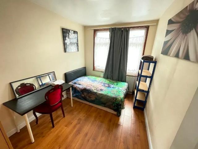 House for rent in Poplar Grove, Greater London
