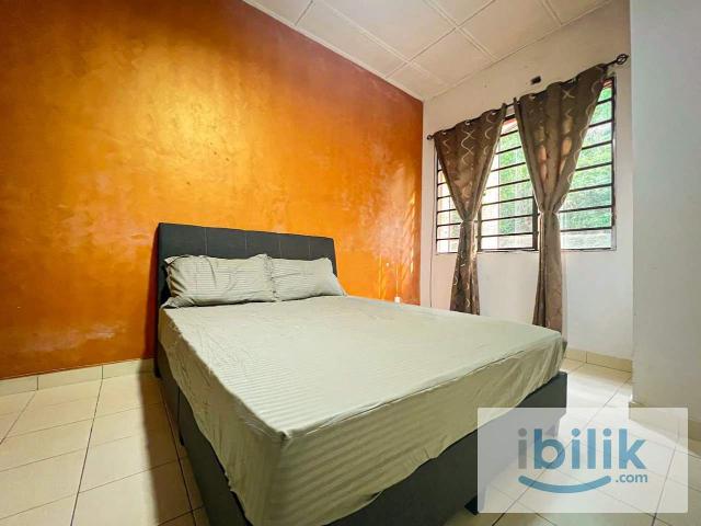 Room for rent in Petaling, Alam Impian