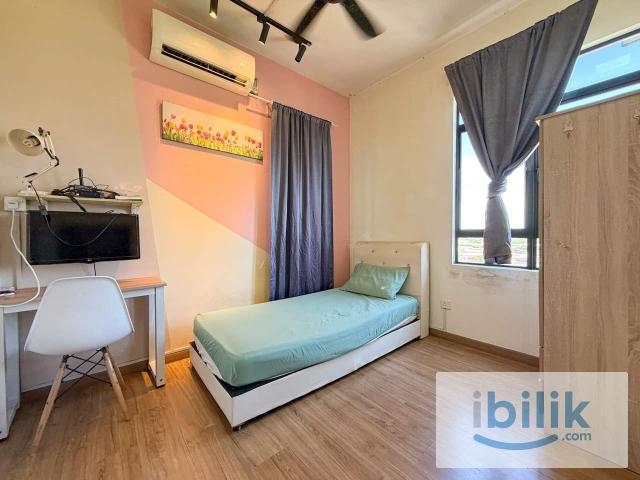 Room for rent in Petaling, Alam Impian