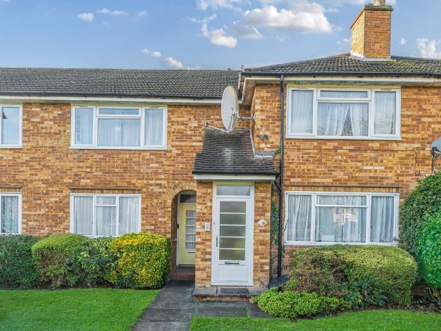 Apartment for rent in Little Stanmore, Greater London